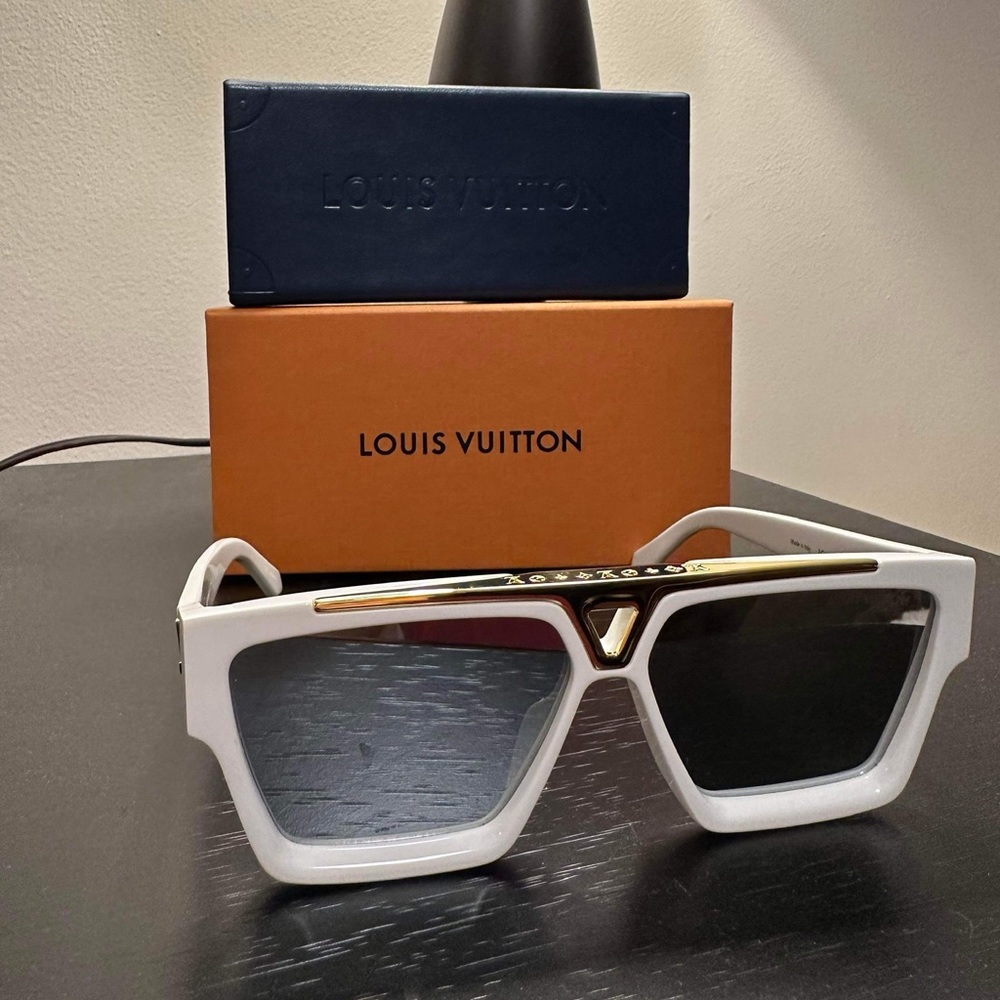 Men LV Sunglasses in excellent condition!
